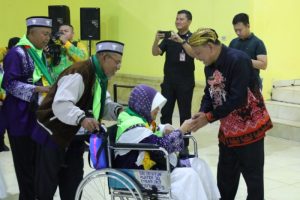 Bupati Dawam Lepas Calon Jamaah Haji Kloter 30 Lamtim