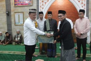 Safari Ramadan Terakhir, Walikota Metro Berikan Bantuan di Masjid Ad-Da’wah