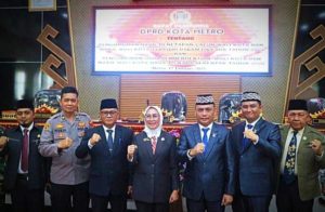 Sidang Paripurna DPRD Kota Metro Tetapkan Bambang-Rafieq Sebagai Walikota dan Wakil Walikota Metro 2025-2030